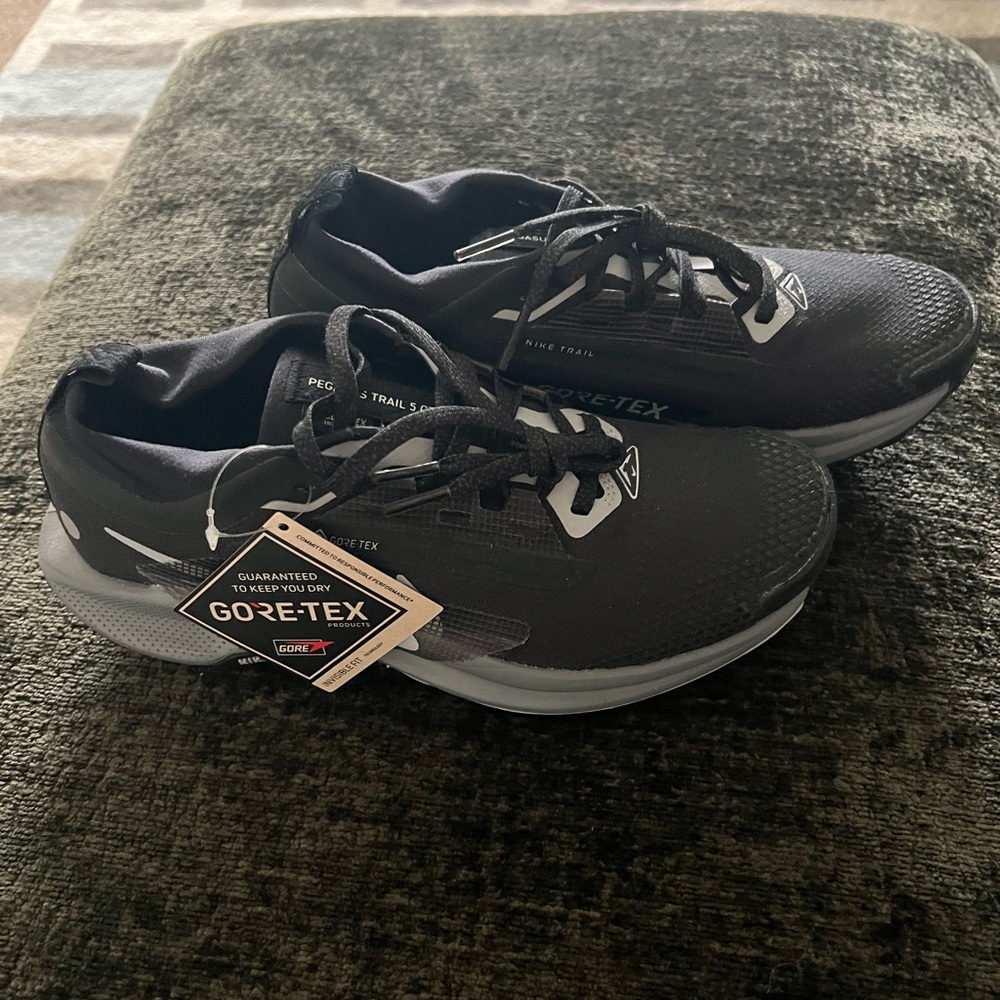 NWT Women's Nike Pegasus Trail 5 Gore-Tex Athletic Shoes